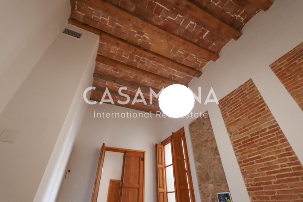 Appartement de Designer de 2 Chambres dans le Quartier Gothique avec Hauts Plafonds et Terrasse Privée Appartement de Designer de 2 Chambres dans le Quartier Gothique avec Hauts Plafonds et Terrasse Privée