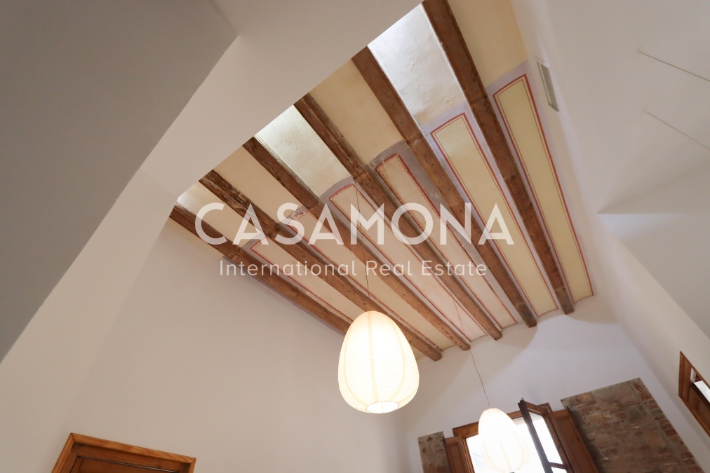 Apartament de Disseny amb 2 Dormitoris al Barri Gòtic amb Sostres Alts i Terrassa Privada Apartament de Disseny amb 2 Dormitoris al Barri Gòtic amb Sostres Alts i Terrassa Privada