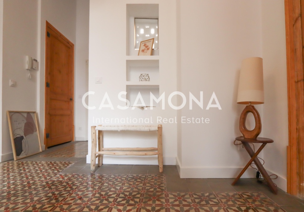 Appartement de Designer de 2 Chambres dans le Quartier Gothique avec Hauts Plafonds et Terrasse Privée Appartement de Designer de 2 Chambres dans le Quartier Gothique avec Hauts Plafonds et Terrasse Privée