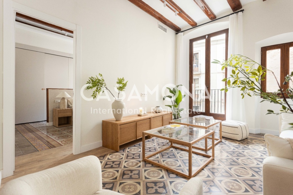 (VENDIDO) Apartamento de 3 Dormitorios Recién Renovado con Elementos Catalanes Tradicionales en El Born (VENDIDO) Apartamento de 3 Dormitorios Recién Renovado con Elementos Catalanes Tradicionales en El Born
