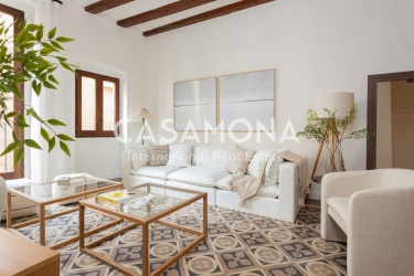 (SOLD) Newly Renovated 3 Bedroom Apartment With Traditional Catalan Features In El Born (SOLD) Newly Renovated 3 Bedroom Apartment With Traditional Catalan Features In El Born