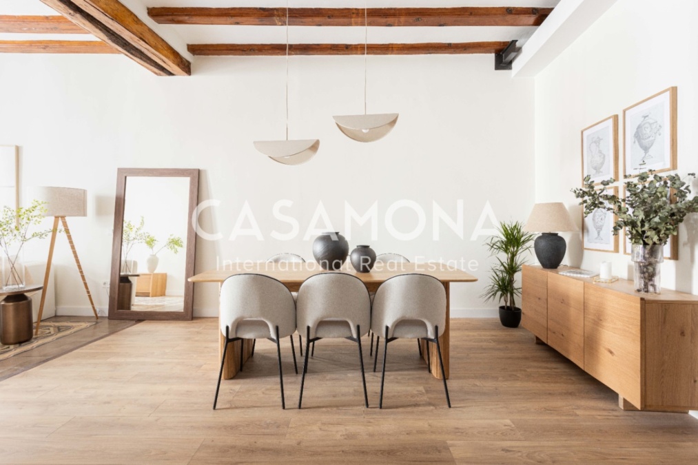 (VENDIDO) Apartamento de 3 Dormitorios Recién Renovado con Elementos Catalanes Tradicionales en El Born (VENDIDO) Apartamento de 3 Dormitorios Recién Renovado con Elementos Catalanes Tradicionales en El Born