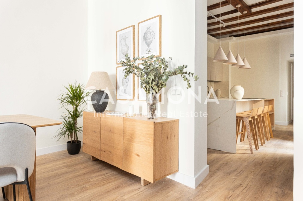 (VENUT) Apartament de 3 Dormitoris Recentment Renovado amb Elements Catalans Tradicionals a El Born