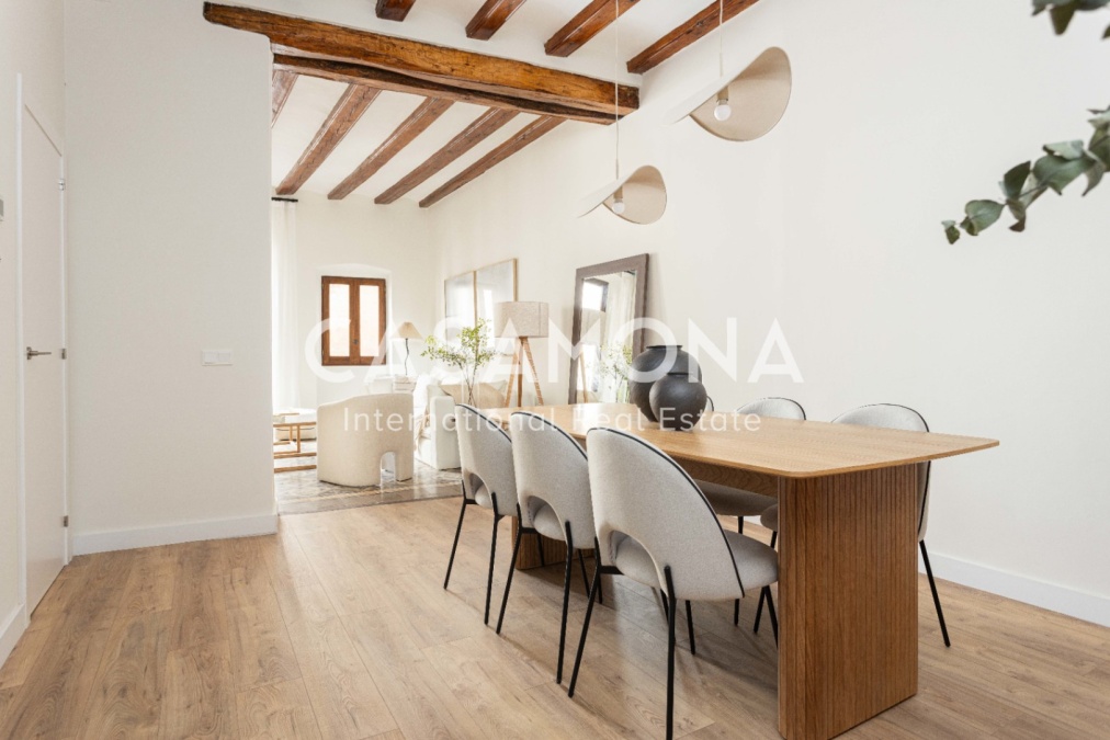(VENDIDO) Apartamento de 3 Dormitorios Recién Renovado con Elementos Catalanes Tradicionales en El Born (VENDIDO) Apartamento de 3 Dormitorios Recién Renovado con Elementos Catalanes Tradicionales en El Born