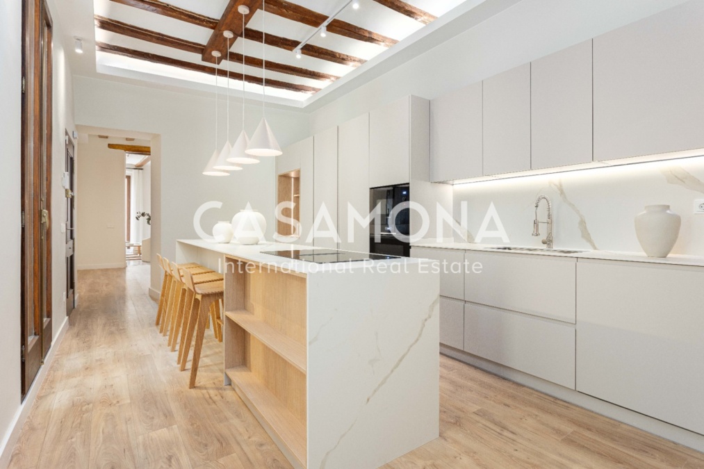 (VENDIDO) Apartamento de 3 Dormitorios Recién Renovado con Elementos Catalanes Tradicionales en El Born (VENDIDO) Apartamento de 3 Dormitorios Recién Renovado con Elementos Catalanes Tradicionales en El Born