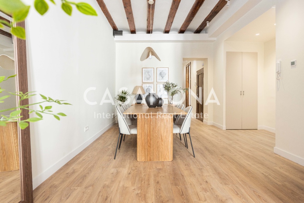 (VENDU) Appartement de 3 Chambres Entièrement Rénové avec Éléments Catalans Traditionnels à El Born (VENDU) Appartement de 3 Chambres Entièrement Rénové avec Éléments Catalans Traditionnels à El Born