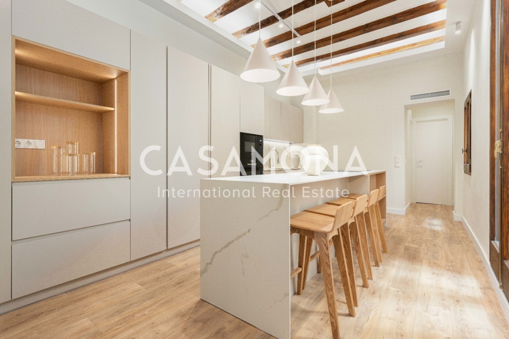 (VENDU) Appartement de 3 Chambres Entièrement Rénové avec Éléments Catalans Traditionnels à El Born (VENDU) Appartement de 3 Chambres Entièrement Rénové avec Éléments Catalans Traditionnels à El Born