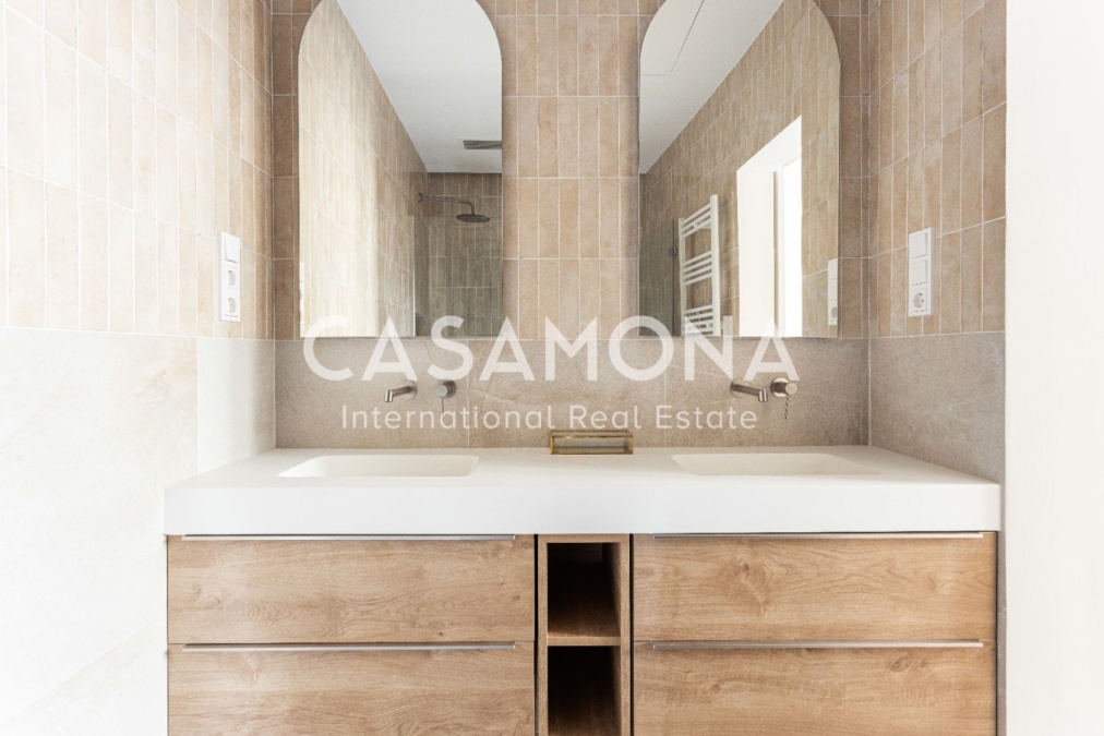 (VENDU) Appartement de 3 Chambres Entièrement Rénové avec Éléments Catalans Traditionnels à El Born (VENDU) Appartement de 3 Chambres Entièrement Rénové avec Éléments Catalans Traditionnels à El Born