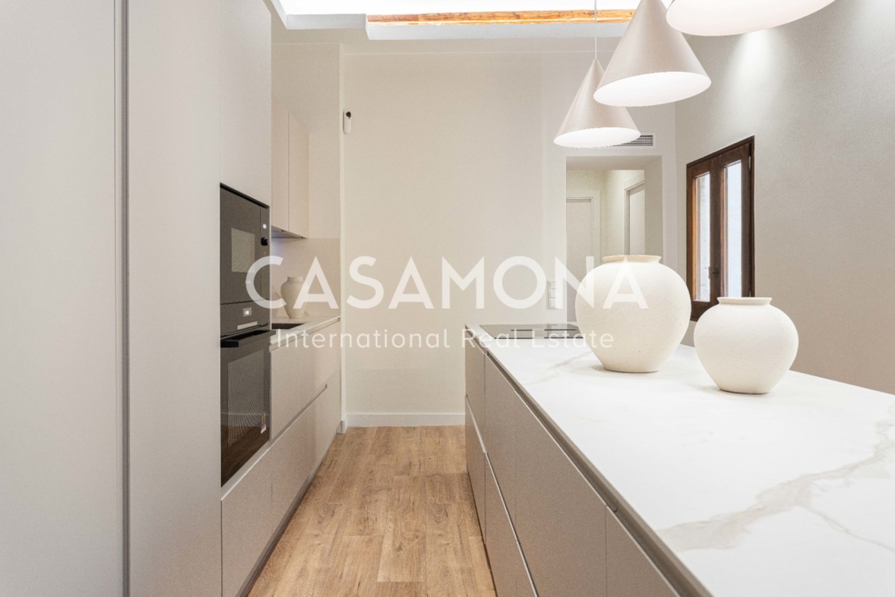 (VENDIDO) Apartamento de 3 Dormitorios Recién Renovado con Elementos Catalanes Tradicionales en El Born (VENDIDO) Apartamento de 3 Dormitorios Recién Renovado con Elementos Catalanes Tradicionales en El Born