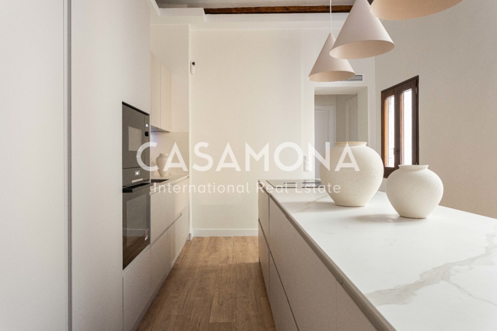 (VENDU) Appartement de 3 Chambres Entièrement Rénové avec Éléments Catalans Traditionnels à El Born (VENDU) Appartement de 3 Chambres Entièrement Rénové avec Éléments Catalans Traditionnels à El Born
