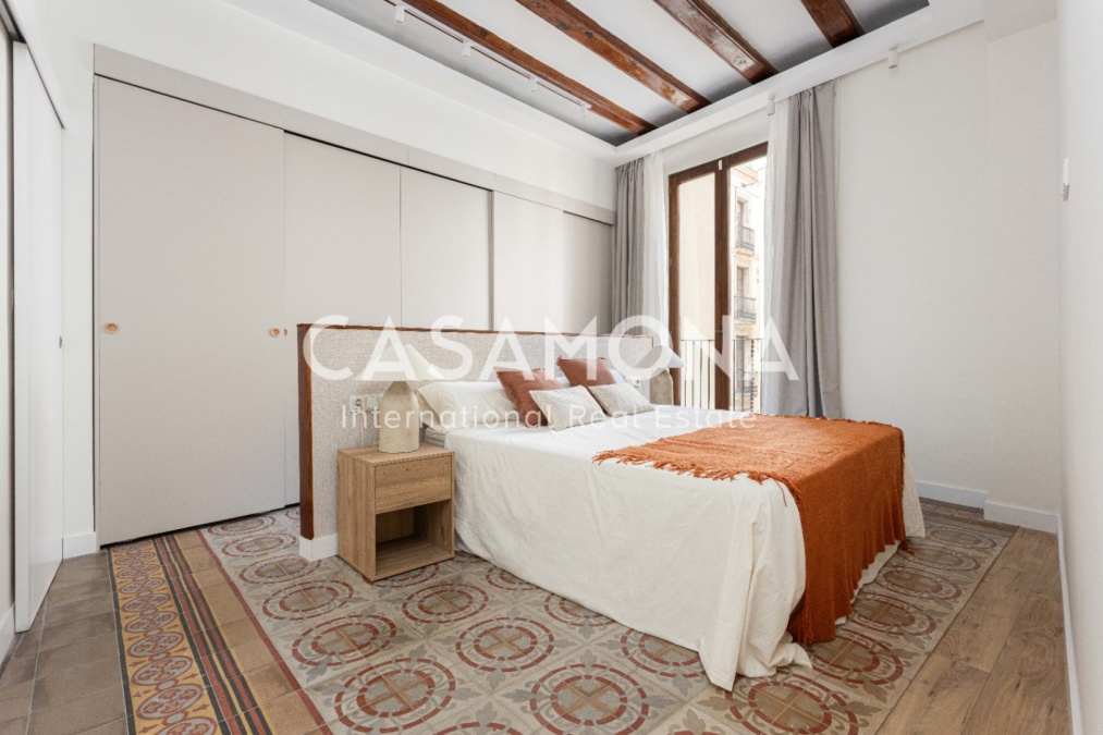(VERKAUFT) Neu Renovierte 3-Schlafzimmer-Wohnung mit Traditionellen Katalanischen Elementen in El Born (VERKAUFT) Neu Renovierte 3-Schlafzimmer-Wohnung mit Traditionellen Katalanischen Elementen in El Born