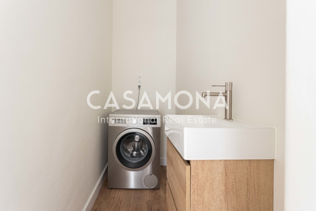 (VENDIDO) Apartamento de 3 Dormitorios Recién Renovado con Elementos Catalanes Tradicionales en El Born (VENDIDO) Apartamento de 3 Dormitorios Recién Renovado con Elementos Catalanes Tradicionales en El Born