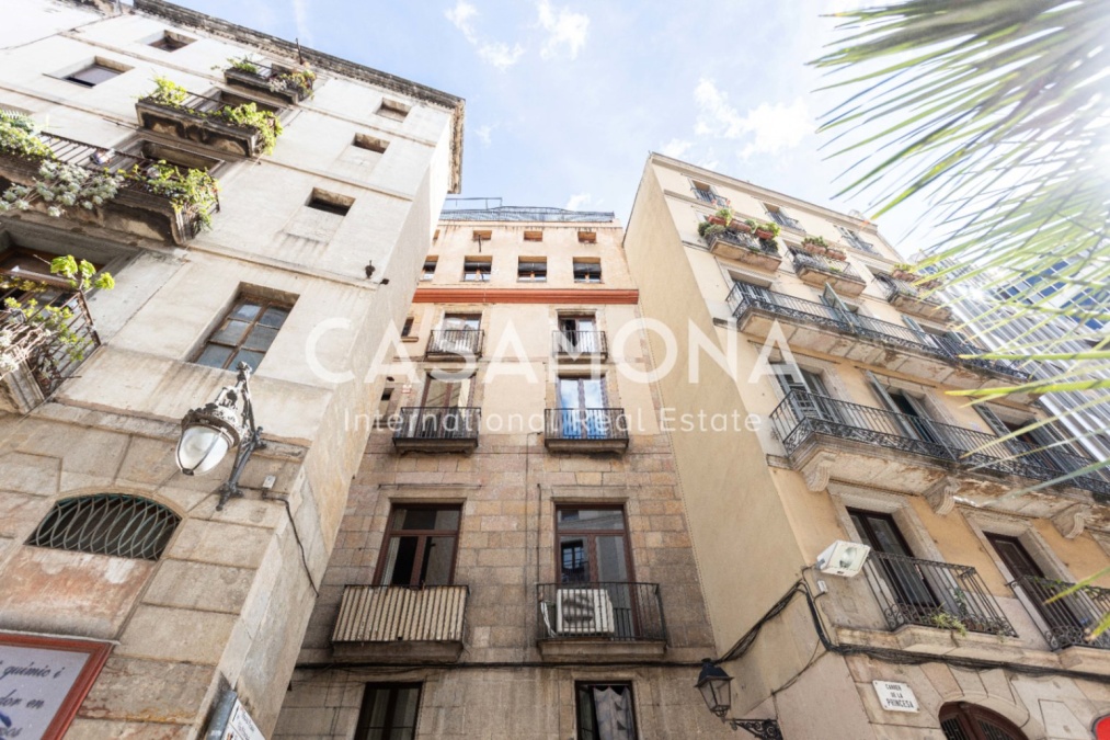 (VENUT) Apartament de 3 Dormitoris Recentment Renovado amb Elements Catalans Tradicionals a El Born