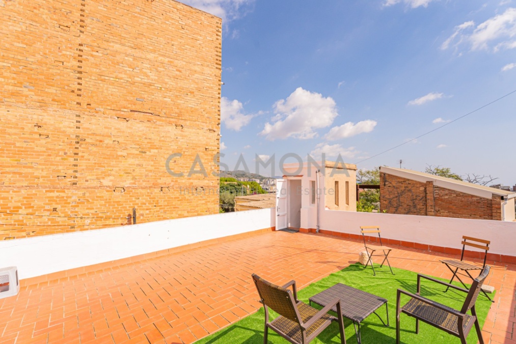 Exceptionnelle villa entièrement rénovée avec terrasse à Horta Exceptionnelle villa entièrement rénovée avec terrasse à Horta