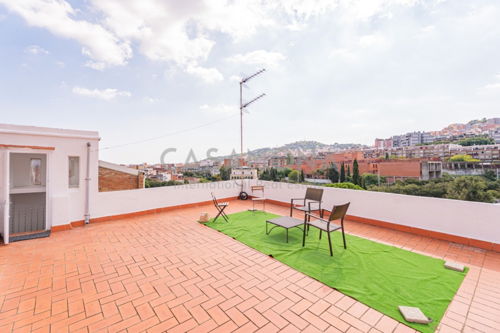 Exceptionnelle villa entièrement rénovée avec terrasse à Horta Exceptionnelle villa entièrement rénovée avec terrasse à Horta