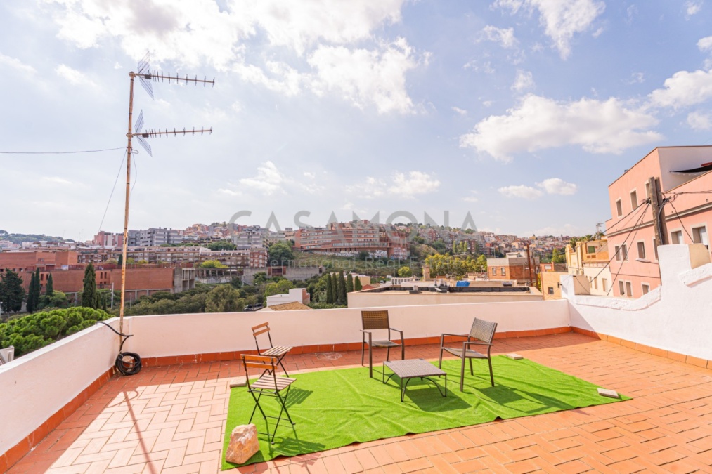 Exceptionnelle villa entièrement rénovée avec terrasse à Horta Exceptionnelle villa entièrement rénovée avec terrasse à Horta