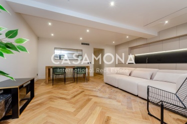 Bright and Fully Renovated Luxury Apartment in Barcelona’s Gòtic District Bright and Fully Renovated Luxury Apartment in Barcelona’s Gòtic District