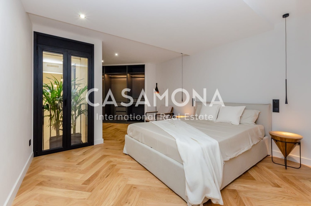 Bright and Fully Renovated Luxury Apartment in Barcelona’s Gòtic District Bright and Fully Renovated Luxury Apartment in Barcelona’s Gòtic District