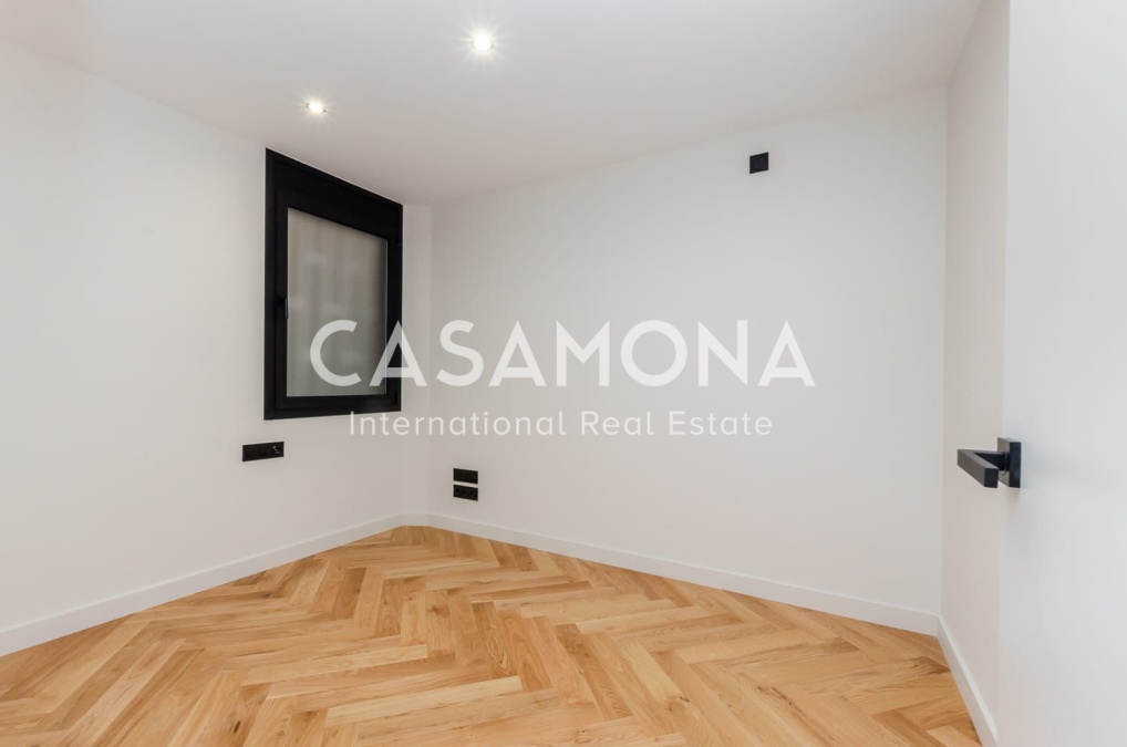 Bright and Fully Renovated Luxury Apartment in Barcelona’s Gòtic District Bright and Fully Renovated Luxury Apartment in Barcelona’s Gòtic District