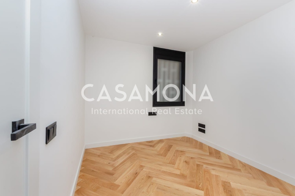 Bright and Fully Renovated Luxury Apartment in Barcelona’s Gòtic District Bright and Fully Renovated Luxury Apartment in Barcelona’s Gòtic District