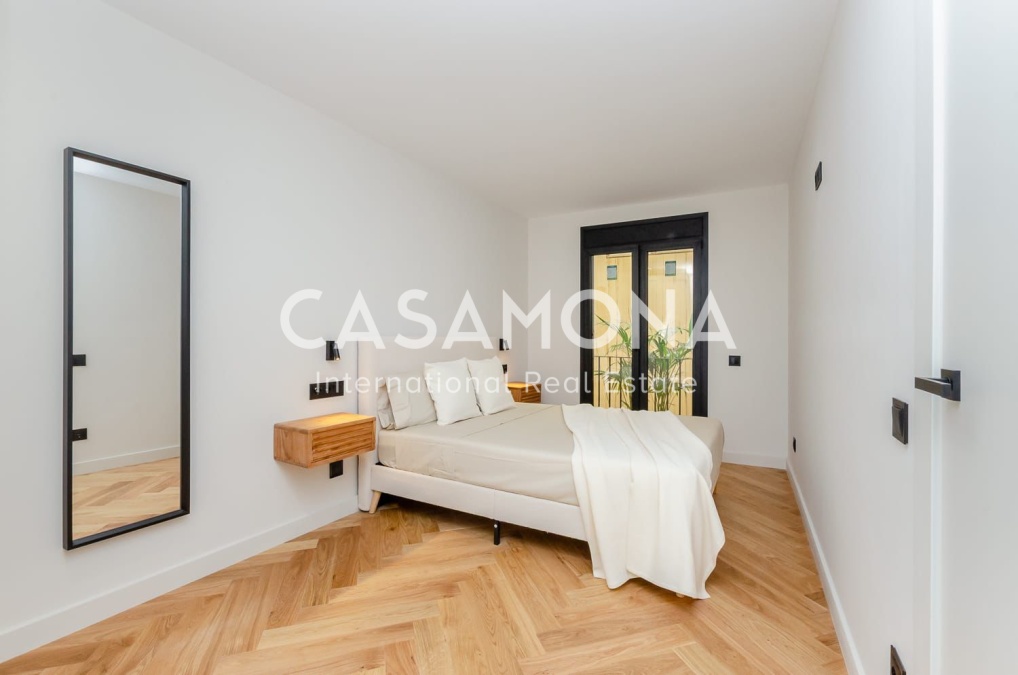 Bright and Fully Renovated Luxury Apartment in Barcelona’s Gòtic District Bright and Fully Renovated Luxury Apartment in Barcelona’s Gòtic District