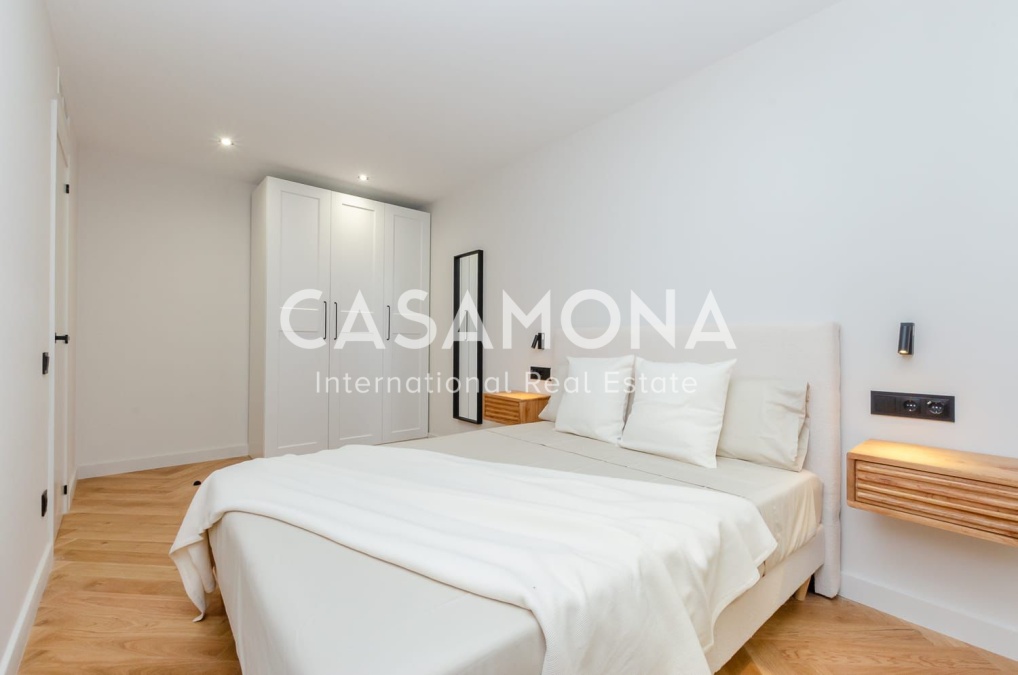 Bright and Fully Renovated Luxury Apartment in Barcelona’s Gòtic District Bright and Fully Renovated Luxury Apartment in Barcelona’s Gòtic District