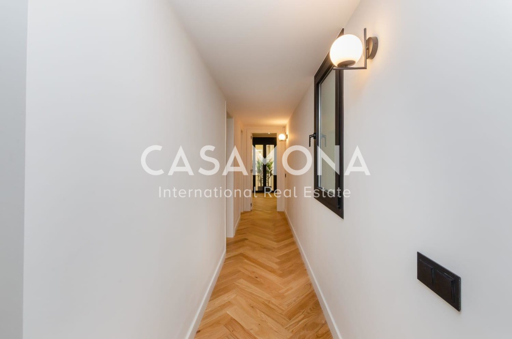 Bright and Fully Renovated Luxury Apartment in Barcelona’s Gòtic District Bright and Fully Renovated Luxury Apartment in Barcelona’s Gòtic District