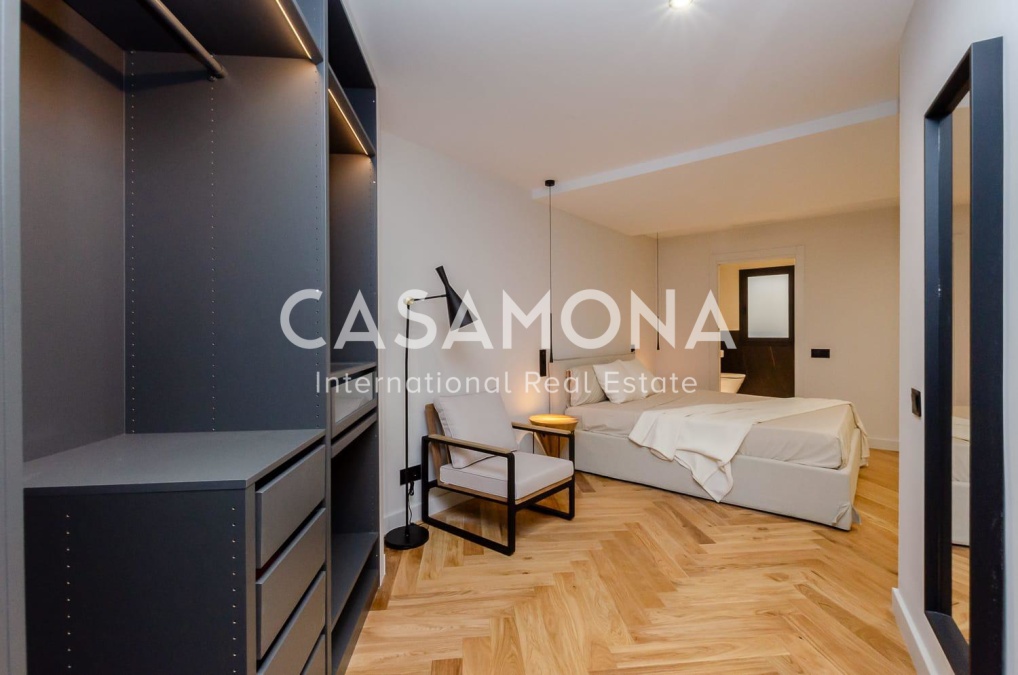 Bright and Fully Renovated Luxury Apartment in Barcelona’s Gòtic District Bright and Fully Renovated Luxury Apartment in Barcelona’s Gòtic District