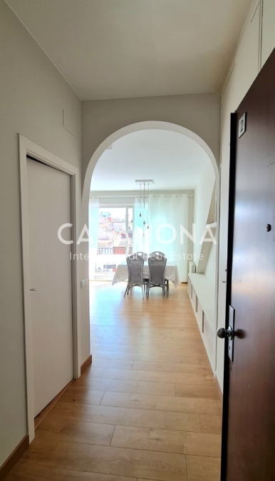 Elegant, Fully Renovated 2-Bedroom Apartment with Large Balcony in Exclusive Sarrià-Sant Gervasi