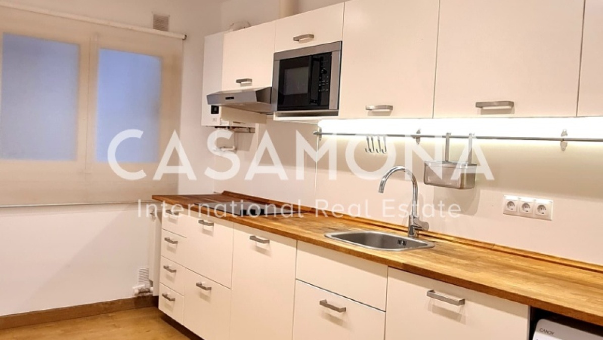 Elegant, Fully Renovated 2-Bedroom Apartment with Large Balcony in Exclusive Sarrià-Sant Gervasi