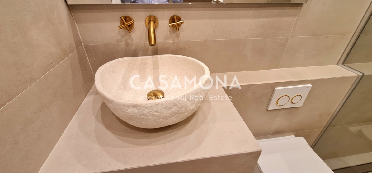 Elegant, Fully Renovated 2-Bedroom Apartment with Large Balcony in Exclusive Sarrià-Sant Gervasi