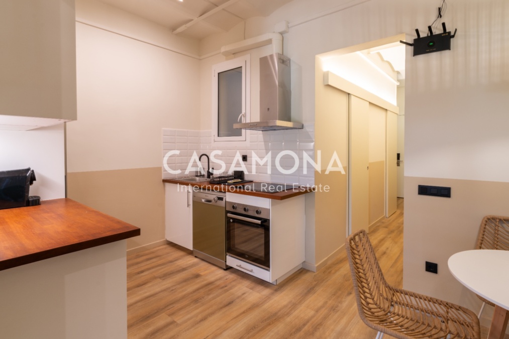 Pis totalment reformat de 2 habitacions i 2 banys a Poblenou amb balcó