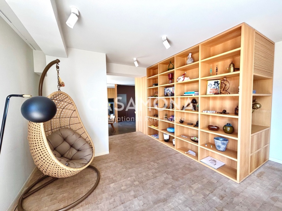 (SOLD) Luxurious 3-Bedroom Apartment with a Private Terrace next to Via Laietana 