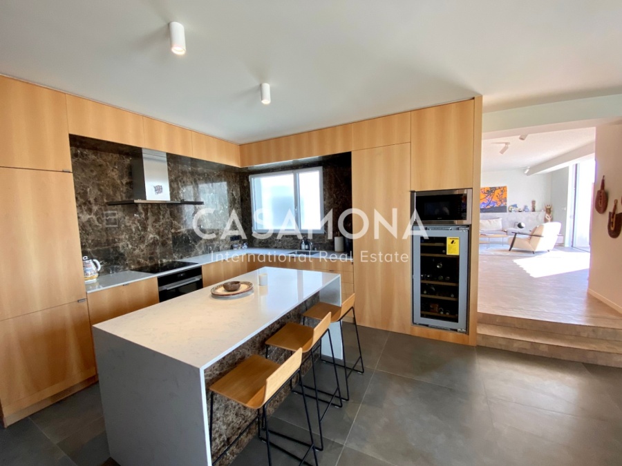(SOLD) Luxurious 3-Bedroom Apartment with a Private Terrace next to Via Laietana 