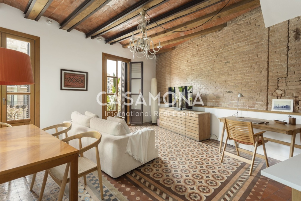 Elegant Habitatge Totalment Reformada a l’Eixample amb Detalls Tradicionals i Confort Modern Elegant Habitatge Totalment Reformada a l’Eixample amb Detalls Tradicionals i Confort Modern