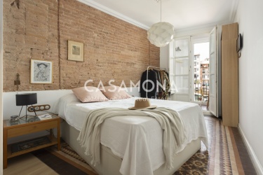 Elegant Habitatge Totalment Reformada a l’Eixample amb Detalls Tradicionals i Confort Modern Elegant Habitatge Totalment Reformada a l’Eixample amb Detalls Tradicionals i Confort Modern