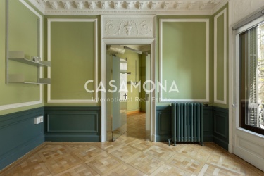 (SOLD) Bright 5-Bedroom Apartment with Original Modernist Details in the Heart of Eixample (SOLD) Bright 5-Bedroom Apartment with Original Modernist Details in the Heart of Eixample