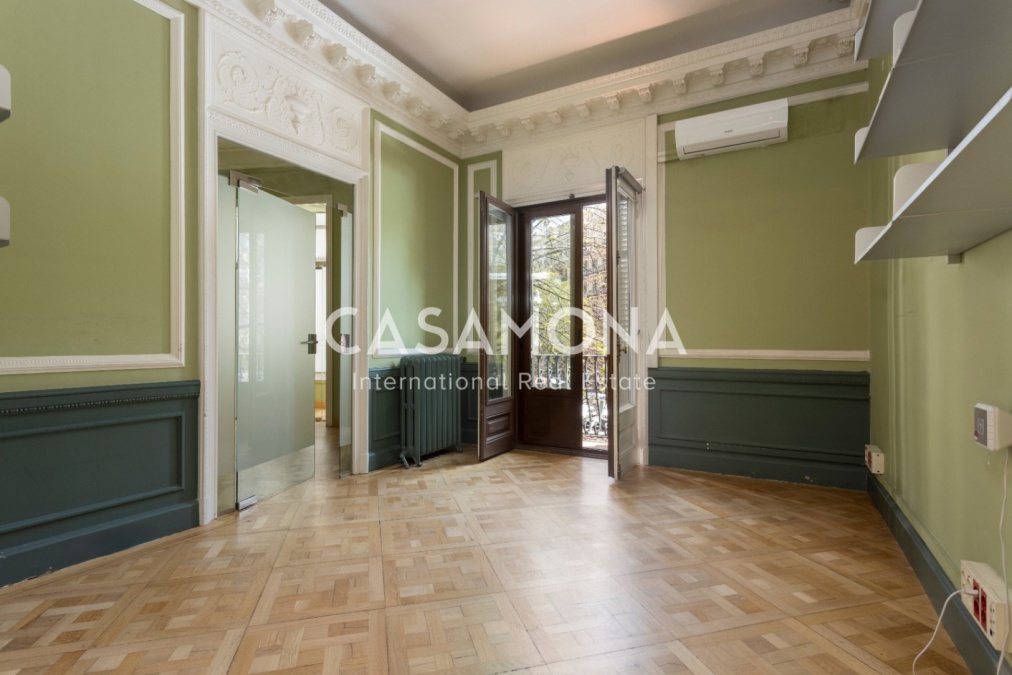 (VENUT) Pis lluminós de 5 habitacions amb detalls modernistes originals al cor de l’Eixample (VENUT) Pis lluminós de 5 habitacions amb detalls modernistes originals al cor de l’Eixample