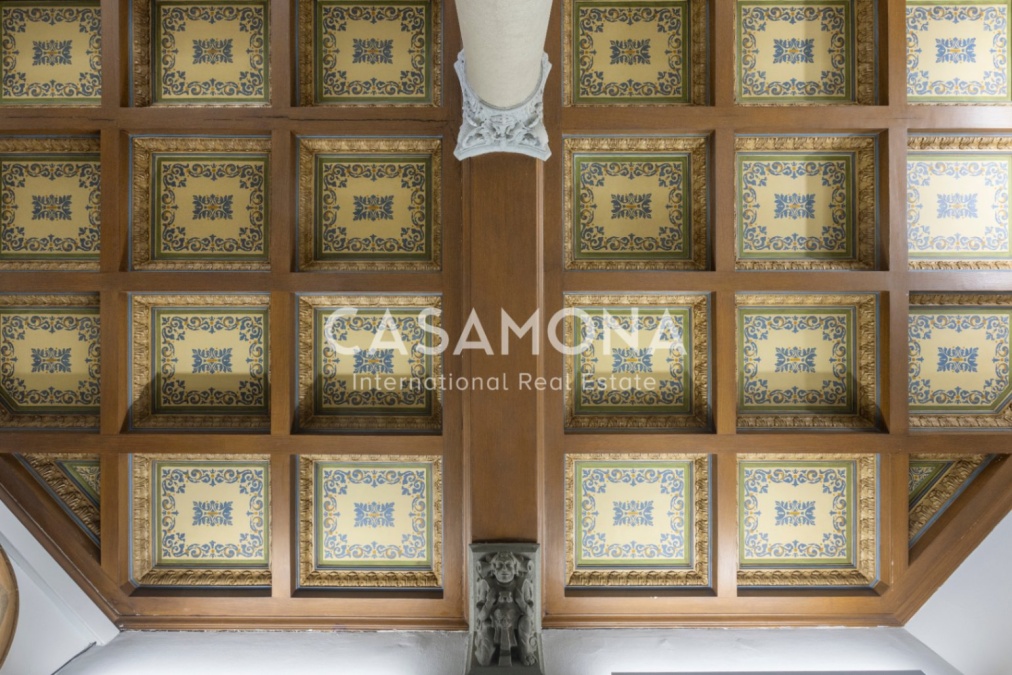 Helle 5-Zimmer-Wohnung mit originalen modernistischen Details im Herzen des Eixample Helle 5-Zimmer-Wohnung mit originalen modernistischen Details im Herzen des Eixample