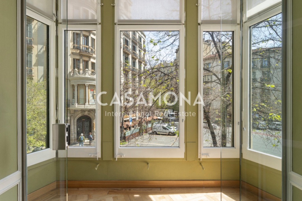 (VENUT) Pis lluminós de 5 habitacions amb detalls modernistes originals al cor de l’Eixample (VENUT) Pis lluminós de 5 habitacions amb detalls modernistes originals al cor de l’Eixample