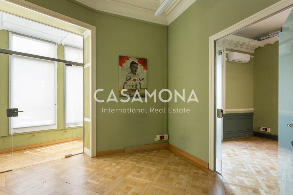 (VENUT) Pis lluminós de 5 habitacions amb detalls modernistes originals al cor de l’Eixample (VENUT) Pis lluminós de 5 habitacions amb detalls modernistes originals al cor de l’Eixample