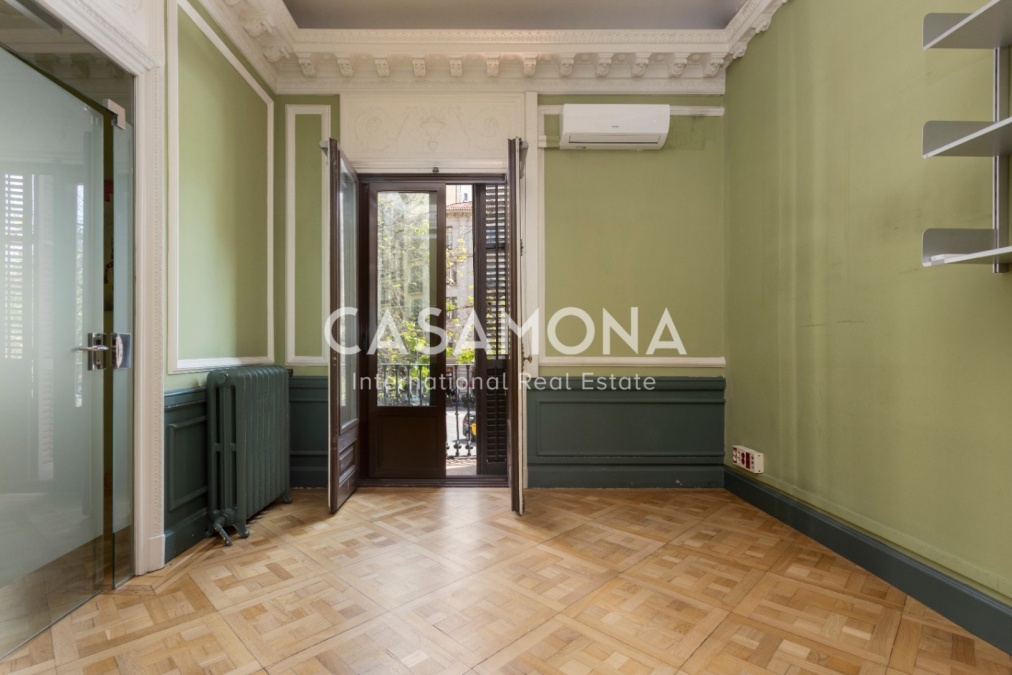 (VENUT) Pis lluminós de 5 habitacions amb detalls modernistes originals al cor de l’Eixample (VENUT) Pis lluminós de 5 habitacions amb detalls modernistes originals al cor de l’Eixample