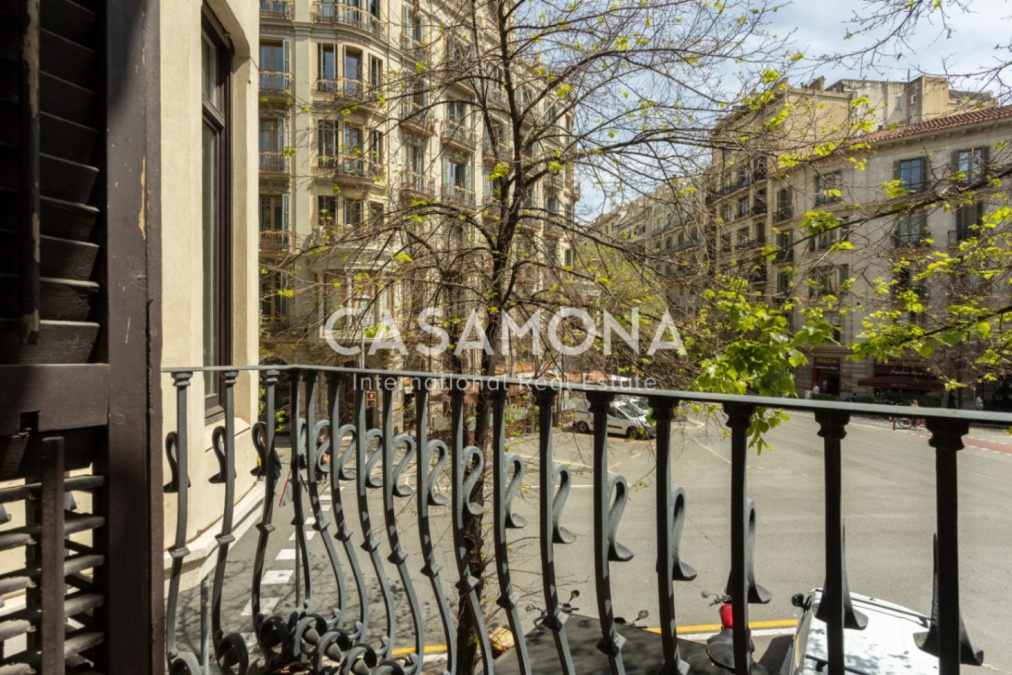 (VENUT) Pis lluminós de 5 habitacions amb detalls modernistes originals al cor de l’Eixample (VENUT) Pis lluminós de 5 habitacions amb detalls modernistes originals al cor de l’Eixample