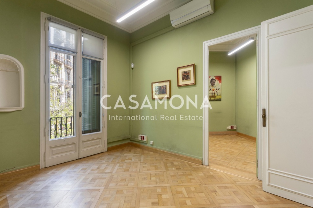(SOLD) Bright 5-Bedroom Apartment with Original Modernist Details in the Heart of Eixample (SOLD) Bright 5-Bedroom Apartment with Original Modernist Details in the Heart of Eixample