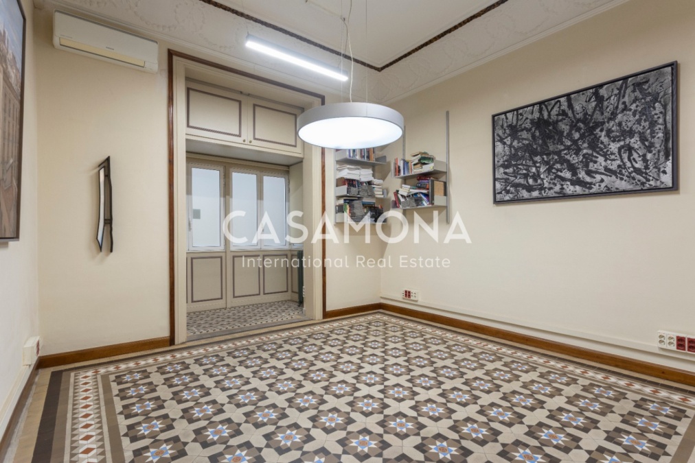 (SOLD) Bright 5-Bedroom Apartment with Original Modernist Details in the Heart of Eixample (SOLD) Bright 5-Bedroom Apartment with Original Modernist Details in the Heart of Eixample
