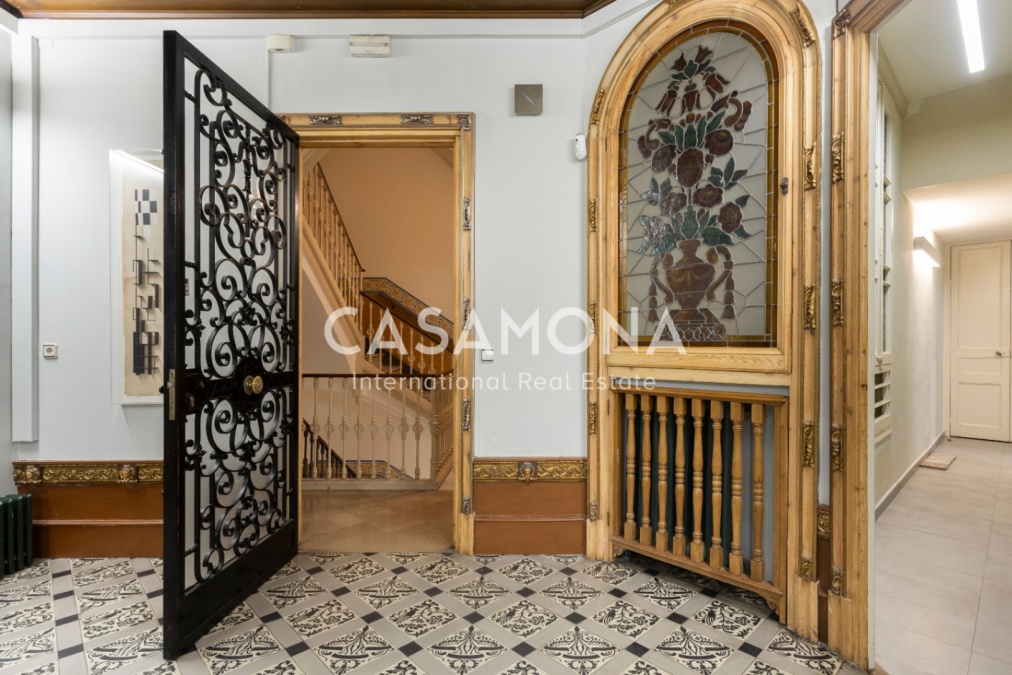 (VENUT) Pis lluminós de 5 habitacions amb detalls modernistes originals al cor de l’Eixample (VENUT) Pis lluminós de 5 habitacions amb detalls modernistes originals al cor de l’Eixample