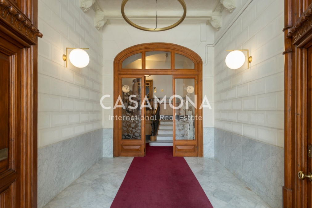 (SOLD) Bright 5-Bedroom Apartment with Original Modernist Details in the Heart of Eixample (SOLD) Bright 5-Bedroom Apartment with Original Modernist Details in the Heart of Eixample
