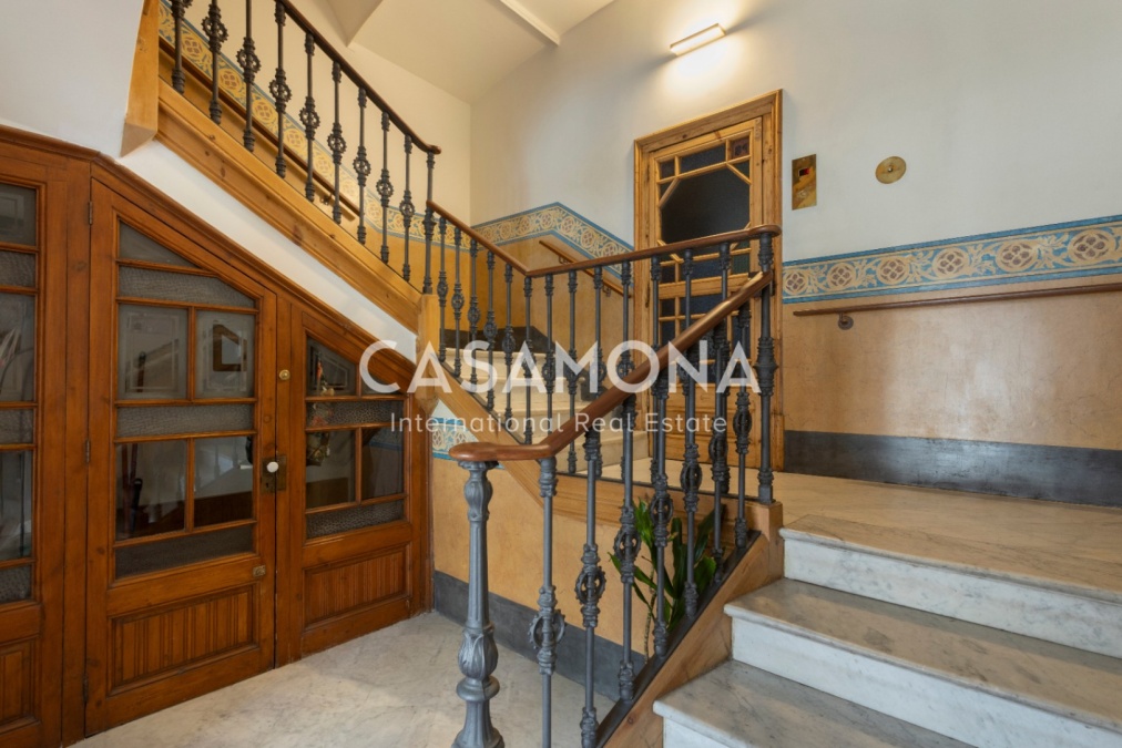 (VENUT) Pis lluminós de 5 habitacions amb detalls modernistes originals al cor de l’Eixample (VENUT) Pis lluminós de 5 habitacions amb detalls modernistes originals al cor de l’Eixample