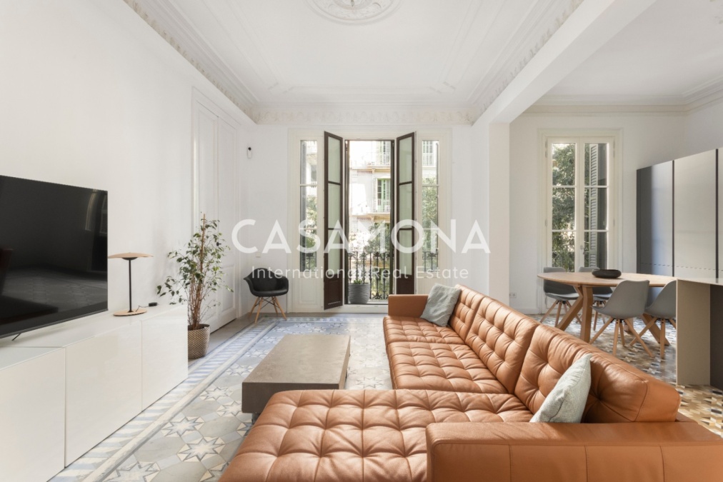 Modernistisches Juwel mit hellem Balkon im Herzen der Dreta de l’Eixample