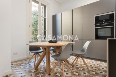 Modernist Gem with Bright Balcony in the Heart of Dreta de l’Eixample Modernist Gem with Bright Balcony in the Heart of Dreta de l’Eixample